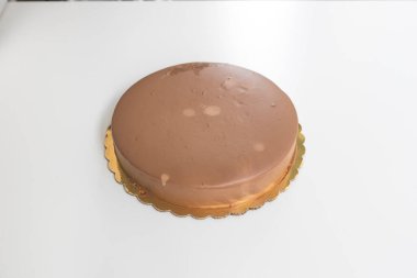 Yeni hazırlanmış yemek / yemek bir restoranda servis edilecek.