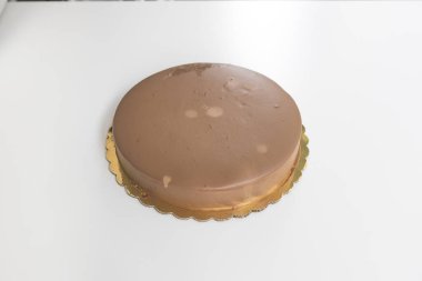 Yeni hazırlanmış yemek / yemek bir restoranda servis edilecek.