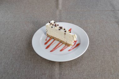 Yeni hazırlanmış yemek / yemek bir restoranda servis edilecek.