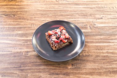 Yeni hazırlanmış yemek / yemek bir restoranda servis edilecek.