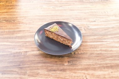 Yeni hazırlanmış yemek / yemek bir restoranda servis edilecek.