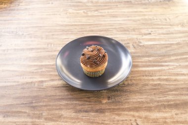 Yeni hazırlanmış yemek / yemek bir restoranda servis edilecek.