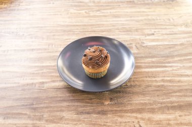 Yeni hazırlanmış yemek / yemek bir restoranda servis edilecek.