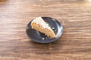 Yeni hazırlanmış yemek / yemek bir restoranda servis edilecek.