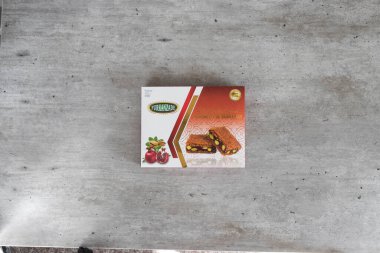 Yeni hazırlanmış yemek / yemek bir restoranda servis edilecek.