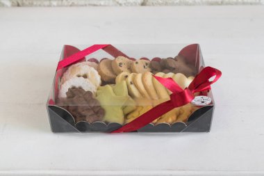 Yeni hazırlanmış yemek / yemek bir restoranda servis edilecek.