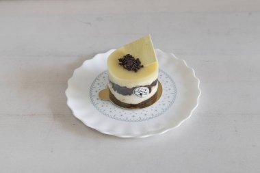 Yeni hazırlanmış yemek / yemek bir restoranda servis edilecek.