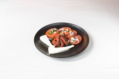 Yeni hazırlanmış yemek / yemek bir restoranda servis edilecek.