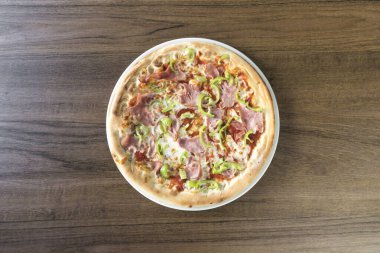 Yeni hazırlanmış yemek / yemek bir restoranda servis edilecek.