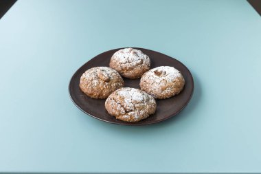 Yeni hazırlanmış yemek / yemek bir restoranda servis edilecek.