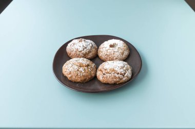 Yeni hazırlanmış yemek / yemek bir restoranda servis edilecek.