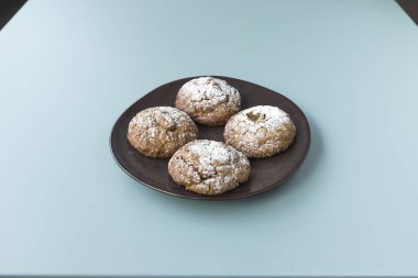 Yeni hazırlanmış yemek / yemek bir restoranda servis edilecek.