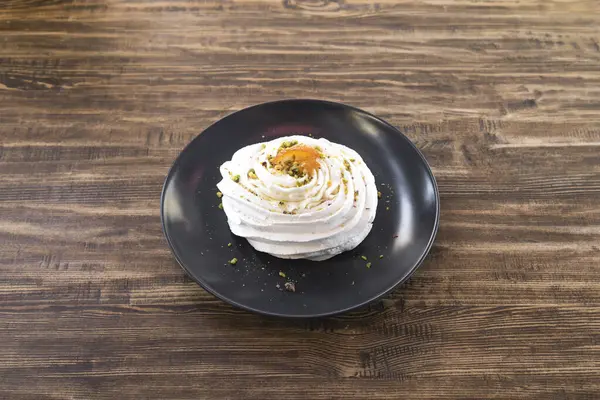 Yeni hazırlanmış yemek / yemek bir restoranda servis edilecek.