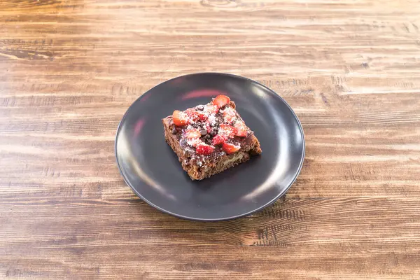 Yeni hazırlanmış yemek / yemek bir restoranda servis edilecek.