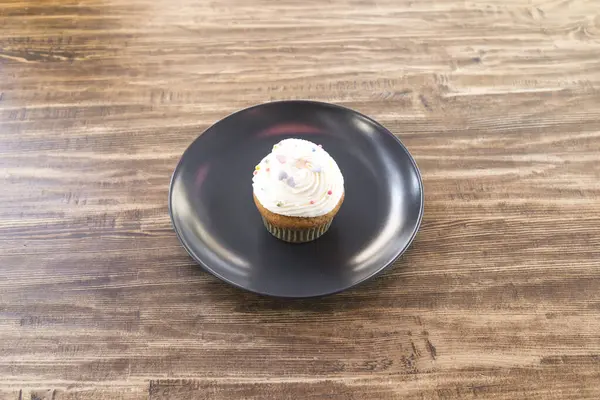 Yeni hazırlanmış yemek / yemek bir restoranda servis edilecek.