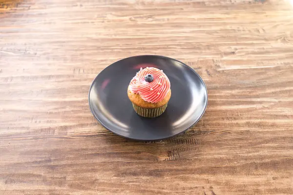 Yeni hazırlanmış yemek / yemek bir restoranda servis edilecek.