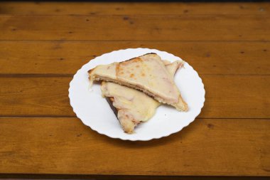 Yeni hazırlanmış yemek / yemek bir restoranda servis edilecek.