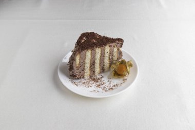 Yeni hazırlanmış yemek / yemek bir restoranda servis edilecek.