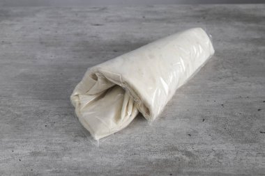 Yeni hazırlanmış yemek / yemek bir restoranda servis edilecek.