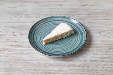 Yeni hazırlanmış yemek / yemek bir restoranda servis edilecek.