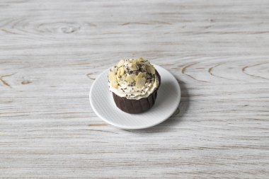 Yeni hazırlanmış yemek / yemek bir restoranda servis edilecek.