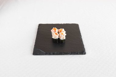 Yeni hazırlanmış yemek / yemek bir restoranda servis edilecek.