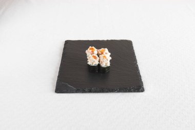 Yeni hazırlanmış yemek / yemek bir restoranda servis edilecek.