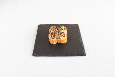 Yeni hazırlanmış yemek / yemek bir restoranda servis edilecek.