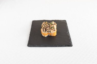 Yeni hazırlanmış yemek / yemek bir restoranda servis edilecek.