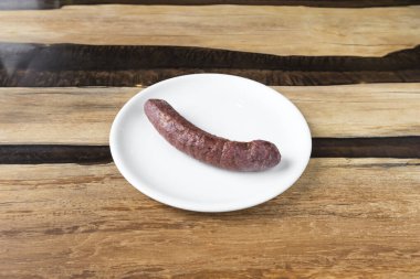 Yeni hazırlanmış yemek / yemek bir restoranda servis edilecek.