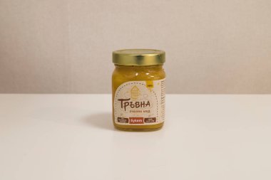 Yeni hazırlanmış yemek / yemek bir restoranda servis edilecek.