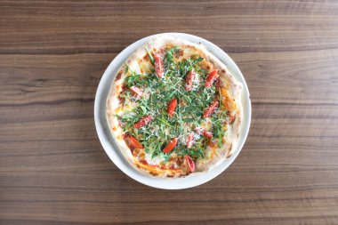 Yeni hazırlanmış yemek / yemek bir restoranda servis edilecek.