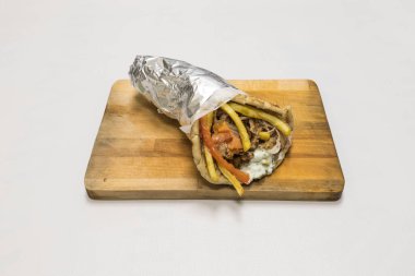 Yeni hazırlanmış yemek / yemek bir restoranda servis edilecek.