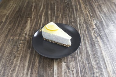 Yeni hazırlanmış yemek / yemek bir restoranda servis edilecek.