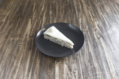 Yeni hazırlanmış yemek / yemek bir restoranda servis edilecek.