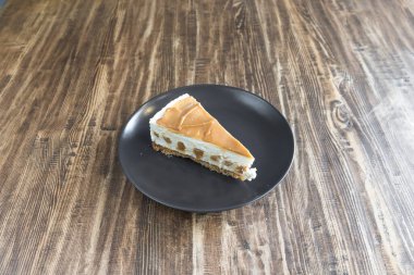 Yeni hazırlanmış yemek / yemek bir restoranda servis edilecek.