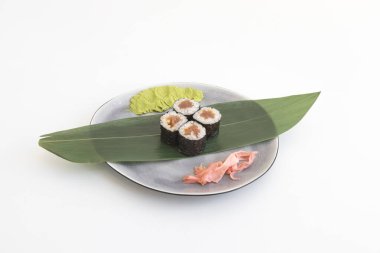 Yeni hazırlanmış yemek / yemek bir restoranda servis edilecek.