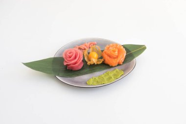 Yeni hazırlanmış yemek / yemek bir restoranda servis edilecek.