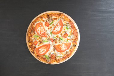 Yeni hazırlanmış yemek / yemek bir restoranda servis edilecek.