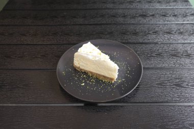 Yeni hazırlanmış yemek / yemek bir restoranda servis edilecek.