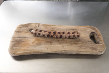 Yeni hazırlanmış yemek / yemek bir restoranda servis edilecek.