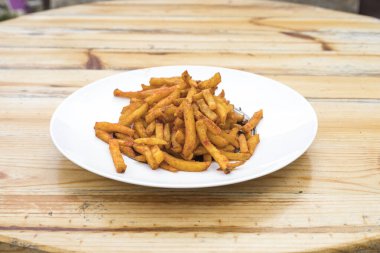 Yeni hazırlanmış yemek / yemek bir restoranda servis edilecek.