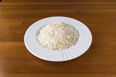 Yeni hazırlanmış yemek / yemek bir restoranda servis edilecek.