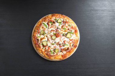 Yeni hazırlanmış yemek / yemek bir restoranda servis edilecek.