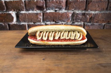 Yeni hazırlanmış yemek / yemek bir restoranda servis edilecek.