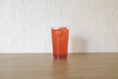 Lokantada yeni hazırlanmış içecek.