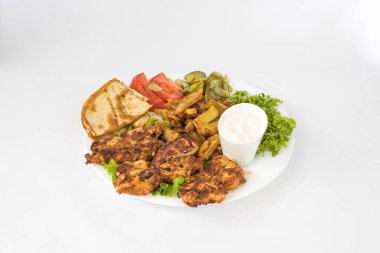 Yeni hazırlanmış yemek / yemek bir restoranda servis edilecek.