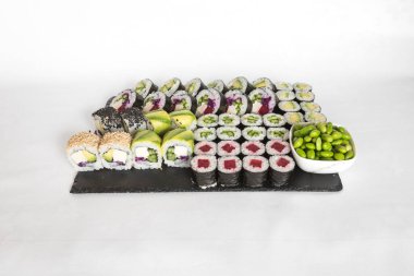 Yeni hazırlanmış yemek / yemek bir restoranda servis edilecek.