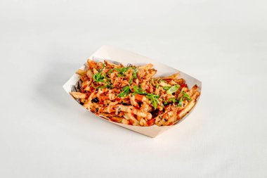 Yeni hazırlanmış yemek / yemek bir restoranda servis edilecek.