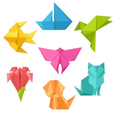 Origami oyuncakları. Katlanmış renkli kağıt nesneleri.